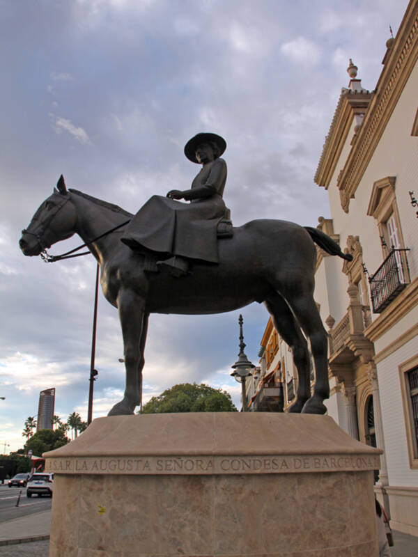 Presentado el libro "Lugares de Paz y Oración. Hortus Conclusus" en la Real Maestranza de Caballería de Sevilla.
