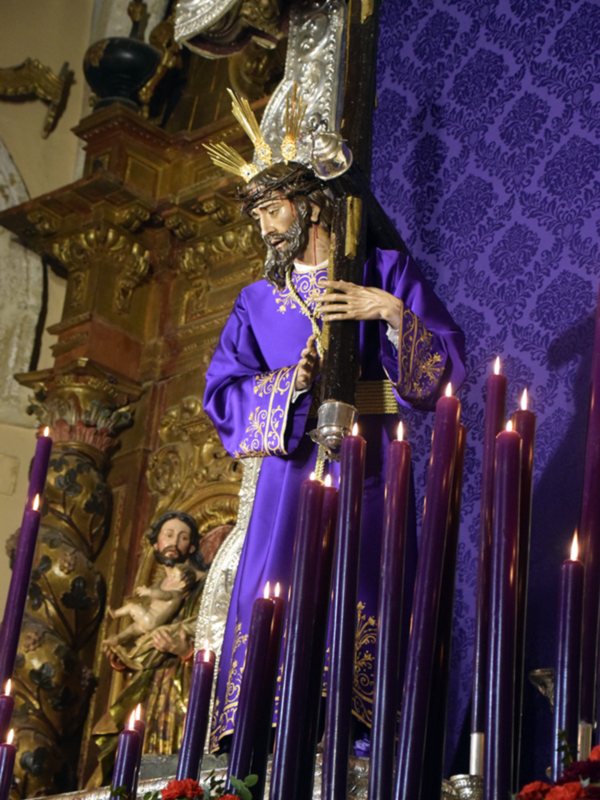 La Hermandad de los Pescadores celebra su Quinario con un altar efímero de gran belleza, en Alcalá del Río