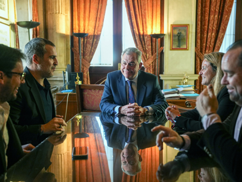 El Ayuntamiento reafirma su compromiso con la Feria del Libro de Sevilla
