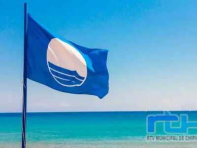 Chipiona revalida las Banderas Azules de 4 de sus playas y el Puerto Deportivo y la distinción del Centro El Camaleón como Centro Azul
