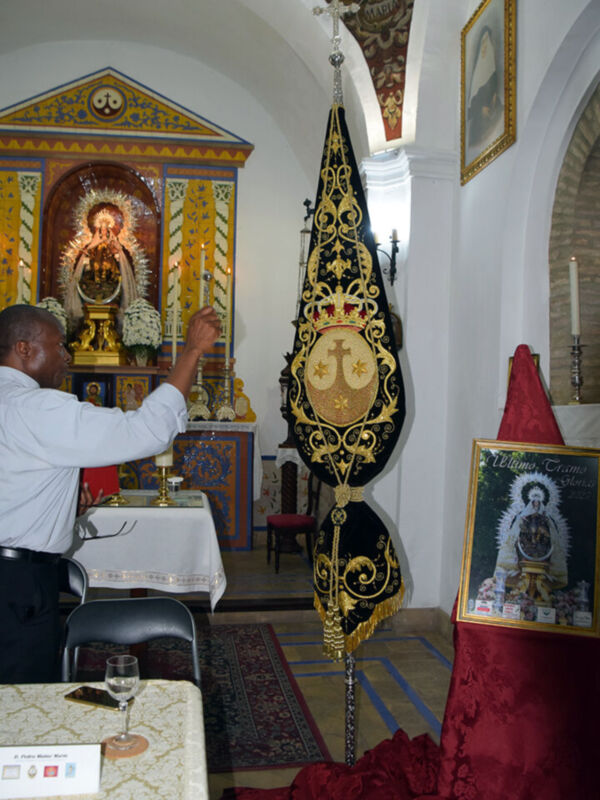  El estandarte carmelita renace una restauración que devuelve el esplendor perdido en la Hermandad de Calatrava de Sevilla 