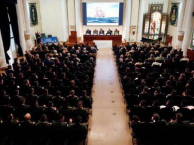 La Escuela Naval Militar inaugura su curso cultural con una lección magistral de arte e historia a cargo de Ferrer-Dalmau y María Fidalgo