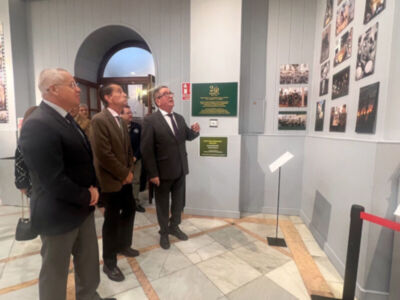 La Calle Sierpes acoge una muestra que celebra dos décadas de trayectoria de la Banda de Cornetas y Tambores Esencia en Sevilla 