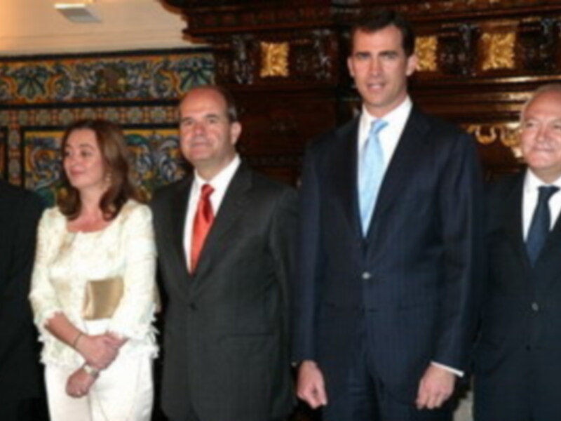 El Príncipes de Asturias , sin doña Letizia clausura en Sevilla el Foro España-EE.UU