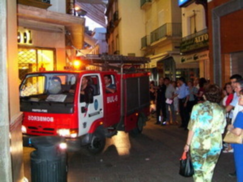Bomberos en la calle Sierpes de Sevilla. Se quedo en el susto