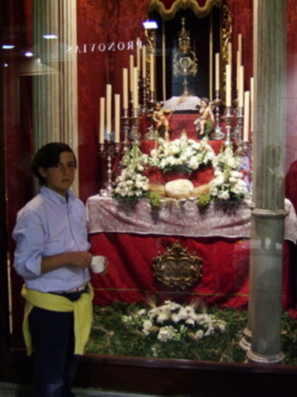 Cuadros Venecia gano el primer premio de escaparates del Ayuntamiento de Sevilla en Corpus  .