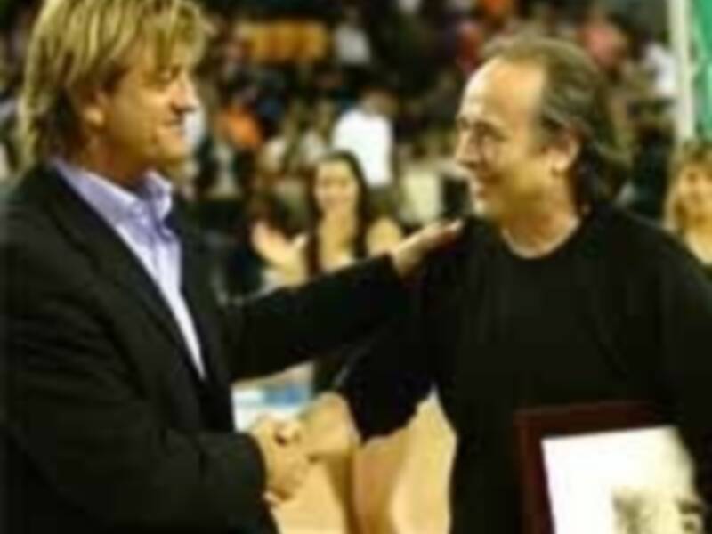 Serrat apoya al Menorca Básquet