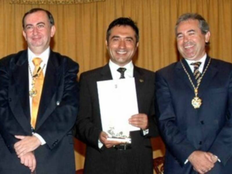 El pintor Antonio Montiel recibe el Premio Artes Plásticas 2006 del Ilustre Colegio de Médicos de Málaga