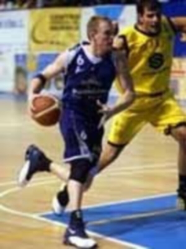 Claro, claro, oscuro, oscuro, en la Adecco Leb-2 de baloncesto