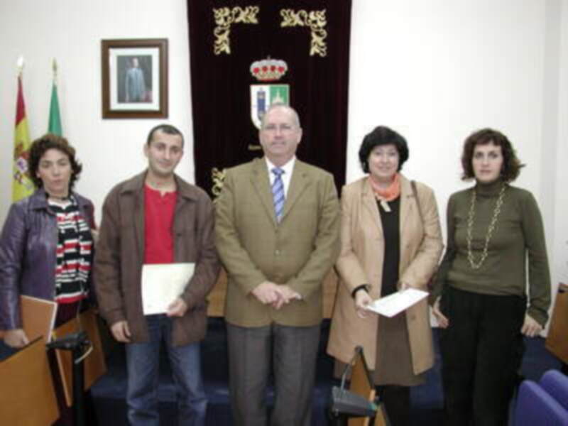El Alcalde de Gines entrega 30.000 euros en ayudas a los colectivos locales