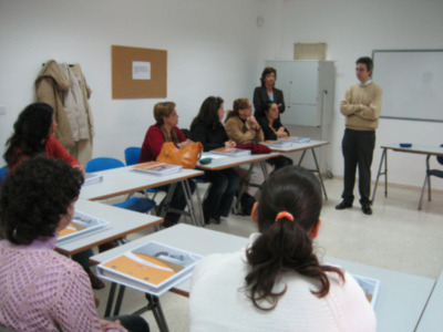 Gines pone en marcha un proyecto para favorecer la inserción laboral de las desempleadas