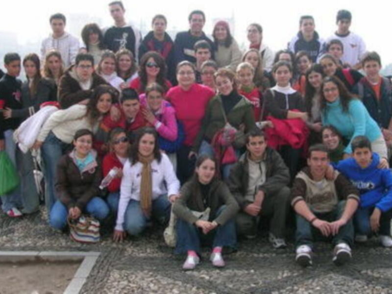 40 jóvenes de Gines participaron en el primero de los tres viajes a Granada organizados por el Ayuntamiento