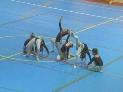 Gines: más de 40 alumnas participan en una exhibición de gimnasia rítmica