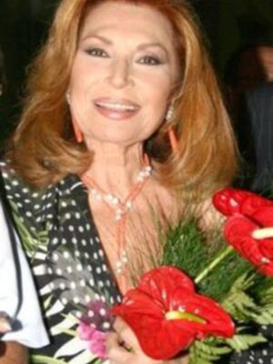 62 misteriosas rosas blancas para Rocío Jurado