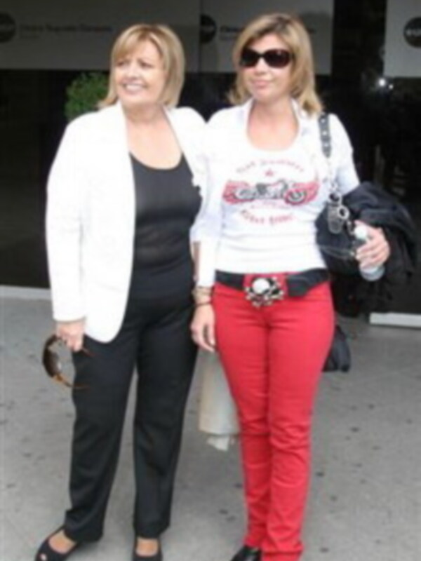 Terelu dada de alta sale del hospital junto a su madre Maria Teresa Campos