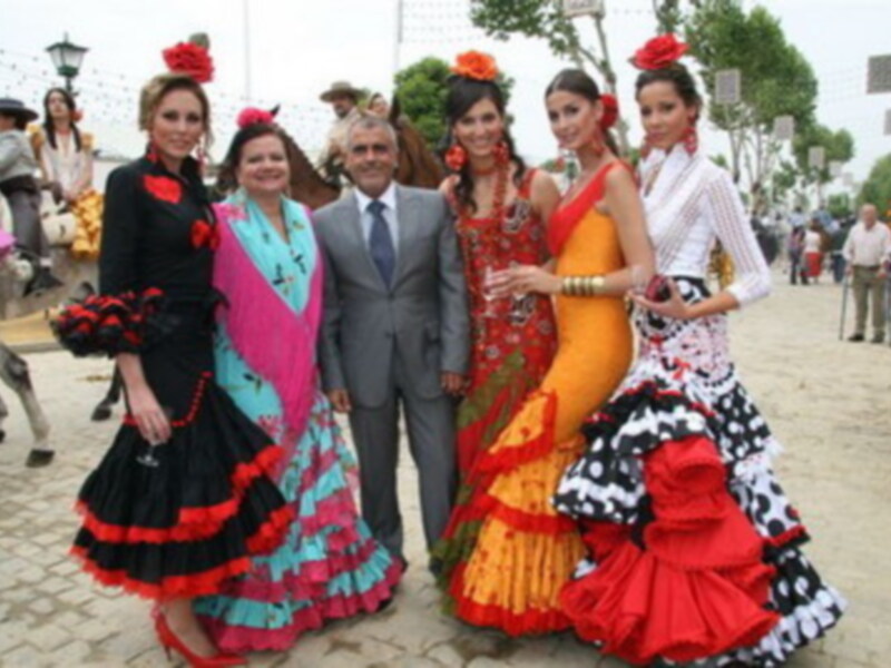 Las mas guapas de la Feria de Sevilla vestidas por trajes de flamenca de Pilar Vera