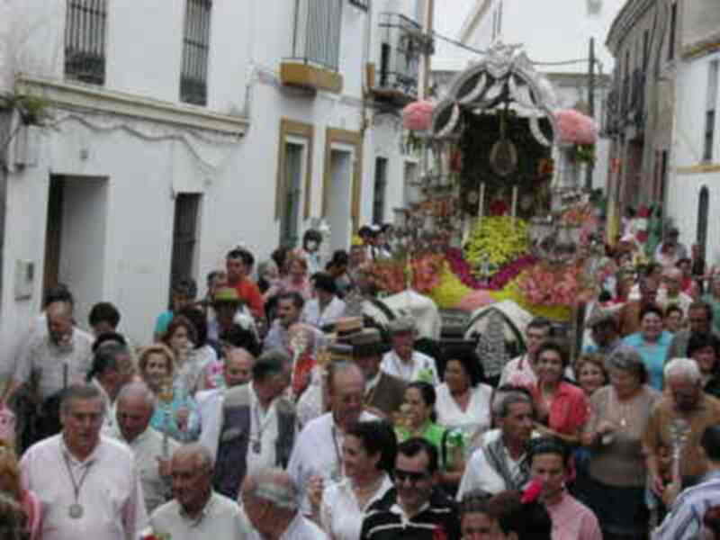 La Hermandad de Gines sale este martes hacia El Rocío