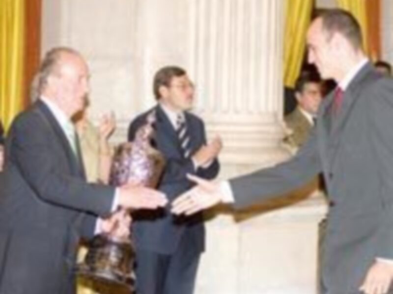 La selección recibe la Copa Barón de Güell en la entrega de los Premios Nacionales del Deporte 