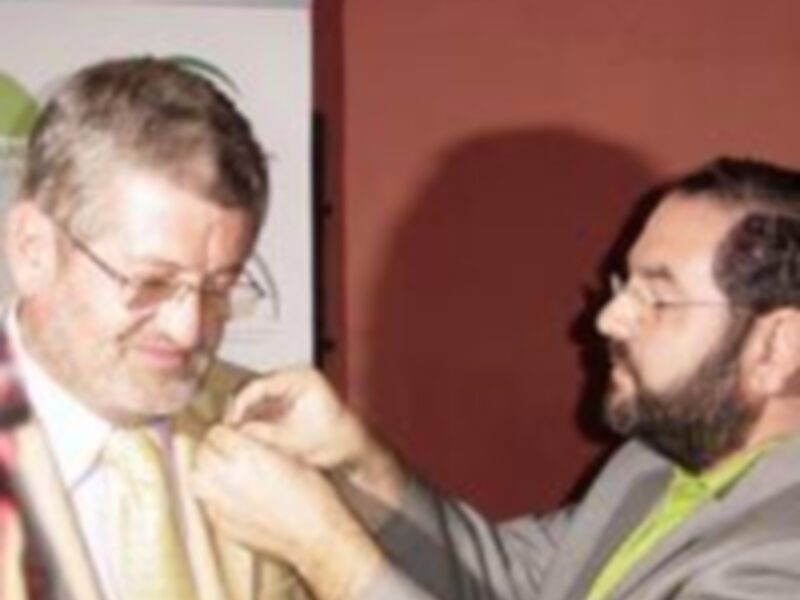 La Federación Andaluza impone su insignia de oro a Leo Chaves 
