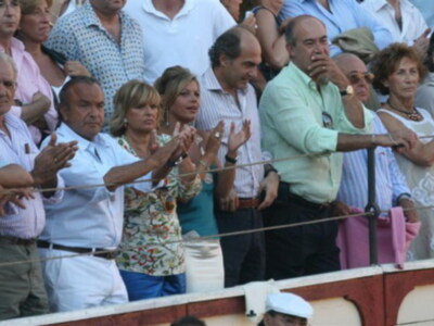 Maria Teresa Campos y Terelu con novios en el Puerto