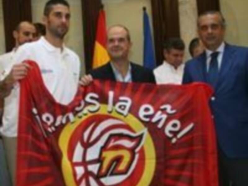 La Eñemania llega a Sevilla como apoyo a la selección de baloncesto