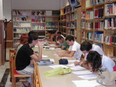 La Biblioteca Municipal de Gines recibió a 1.700 usuarios durante el mes de agosto