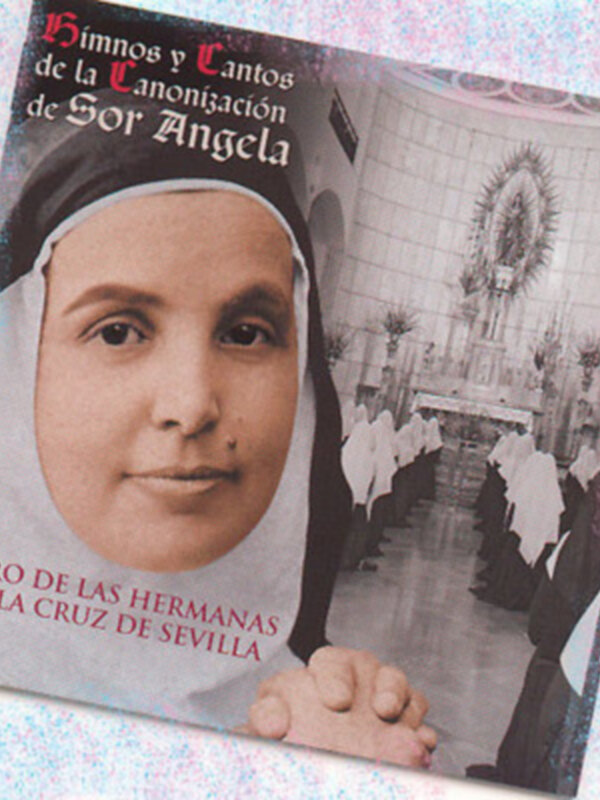 Libro con fotos de Sor Angela y texto sobre la canonización.
