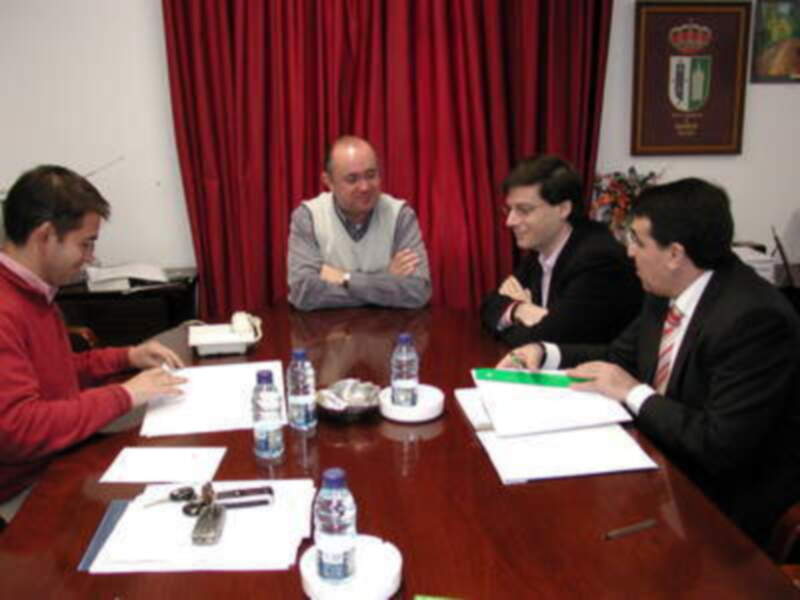 El Ayuntamiento de Gines e INPRO estudian la implantación de la administración electrónica en la localidad