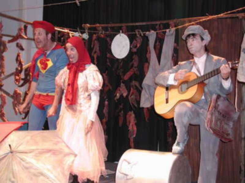 Melodrama, comedia, y música se dieron la mano en una representación teatral en Gines