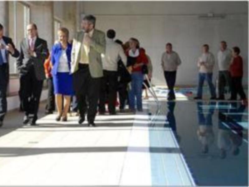 LA JUNTA AMPLÍA LA OFERTA DEPORTIVA DE VALVERDE DEL CAMINO CON LA APERTURA DE LA NUEVA PISCINA CUBIERTA MUNICIPAL