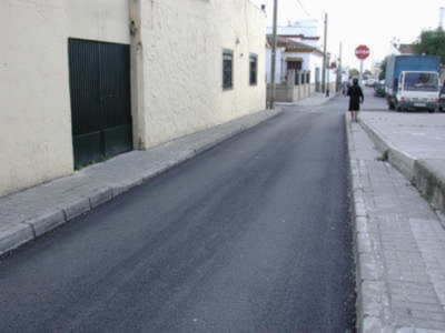 Concluye la renovación del asfalto de la calle José Villegas de Gines 