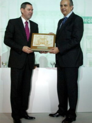 José Luis Sáez, recibio Premio del Día de Andalucía en Sevilla 
