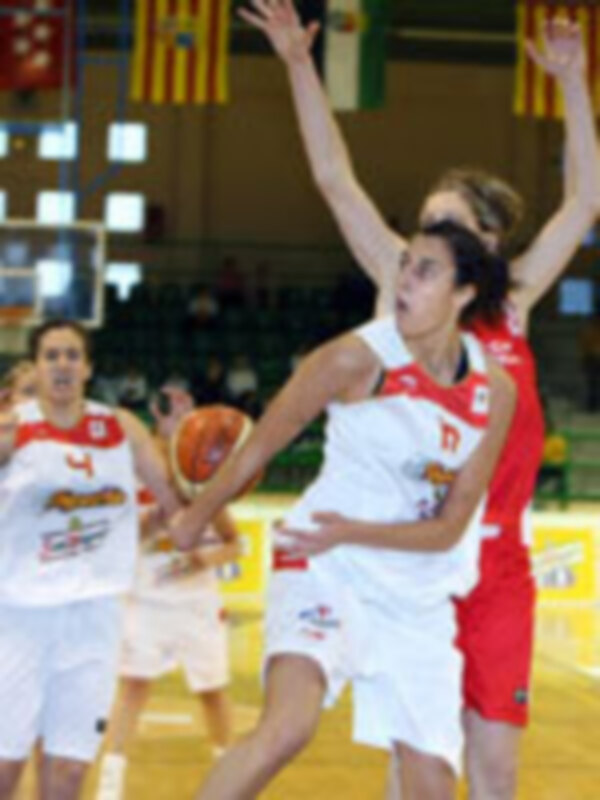 España vence con solvencia a la República Checa (75-57) y repite rival en Palencia