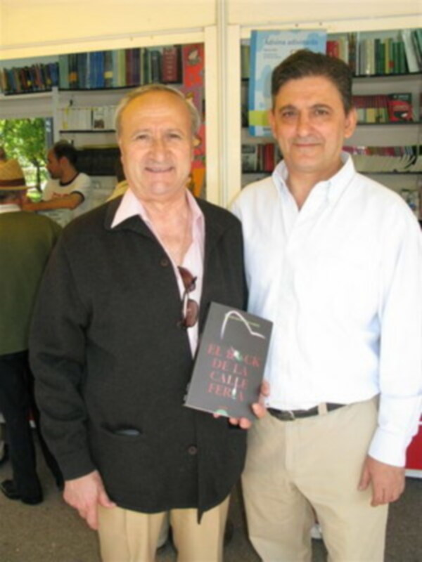 El doctor Pedro Guillen en la presentación de El Rock de la Calle Feria, primera novela del ex baloncestista y médico deportivo Francisco Gallardo