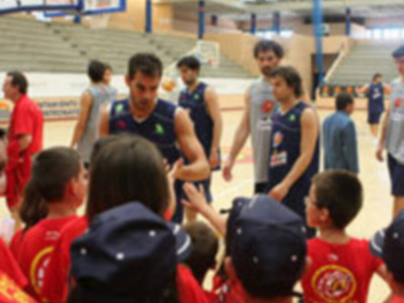 La selección española comparte un día de entrenamiento con los niños de Aldeas Infantiles SOS
