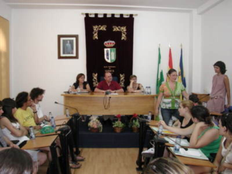 Jóvenes italianos visitan Gines dentro de un intercambio cultural