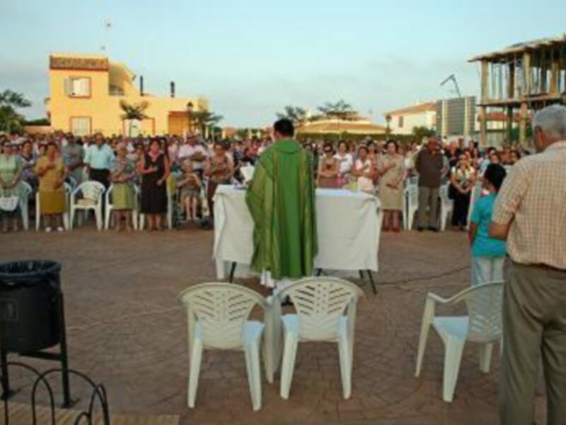 Desde 1997 un grupo de católicos comprometidos decidieron junto al párroco de la zona, luchar por lograr un espacio publico, para poder celebrar la Eucaristía en una urbanización llamada Urbasur.