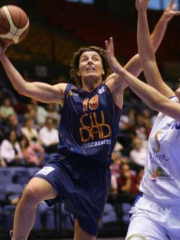 Perfumerías Avenida, Ros Casares y Rivas vencen con autoridad en el arranque liguero