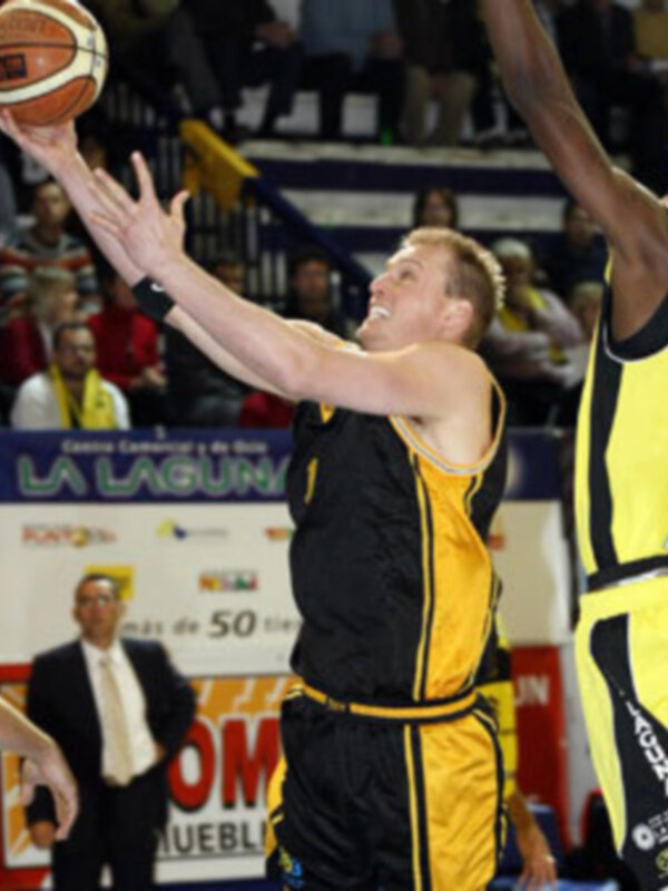 El CB Valladolid toma Alicante en la Adecco LEB Oro