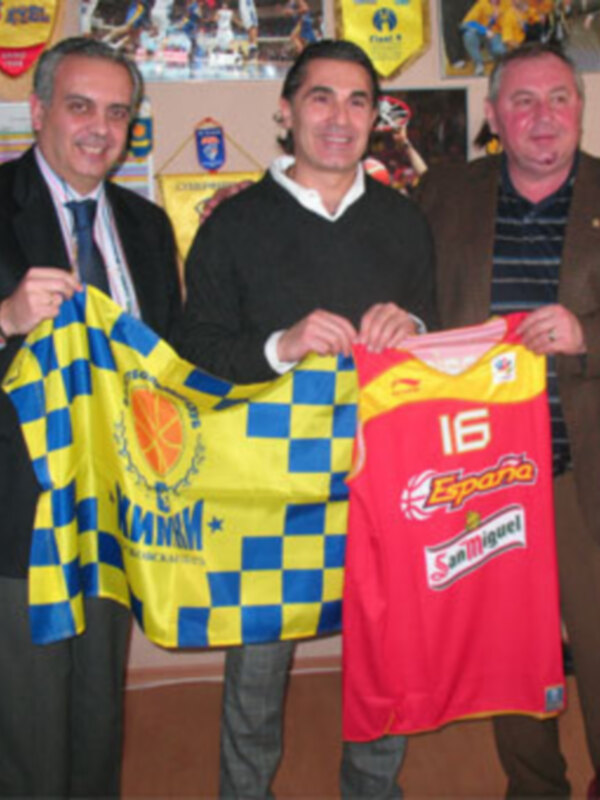 José Luis Sáez cierra en Moscú el acuerdo con el Khimki por Scariolo
