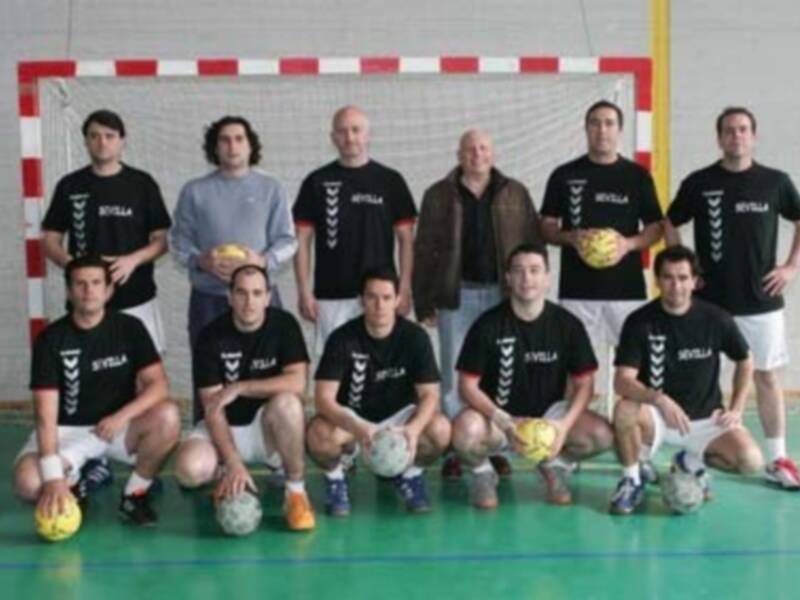 Balonmano: Los veteranos de Sevilla vuelven a la acción en un encuentro en Burguillos con Córdoba como rival