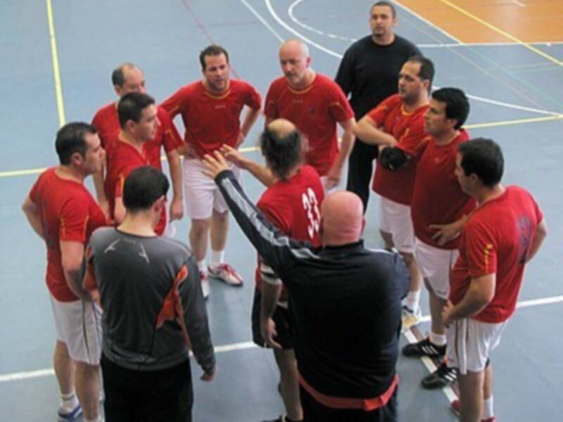 Balonmano: Las selecciones de veteranos de Sevilla y Córdoba empatan en un emocionante encuentro (21-21)