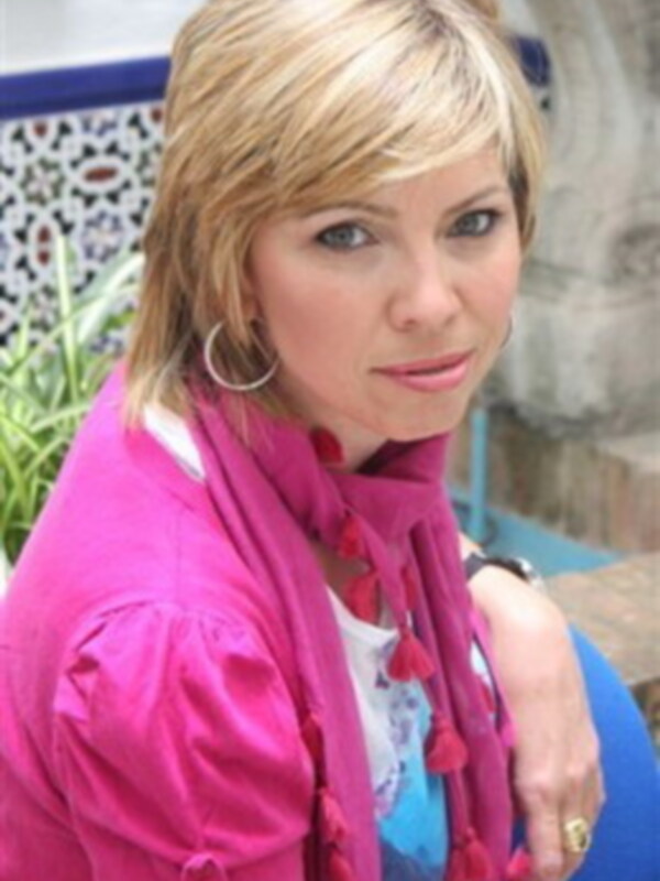 Marina Bernal homenajeada como Personaje relevante de Chipiona 2009 por la  Asociación Turístico-Hostelera y Comercial de Chipiona (ATHOS)