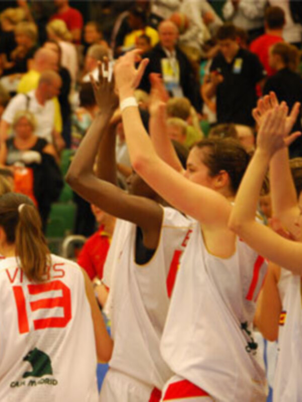 España luchará este domingo por el oro con Francia (20:00 horas) tras superar también a Suecia (72-53)