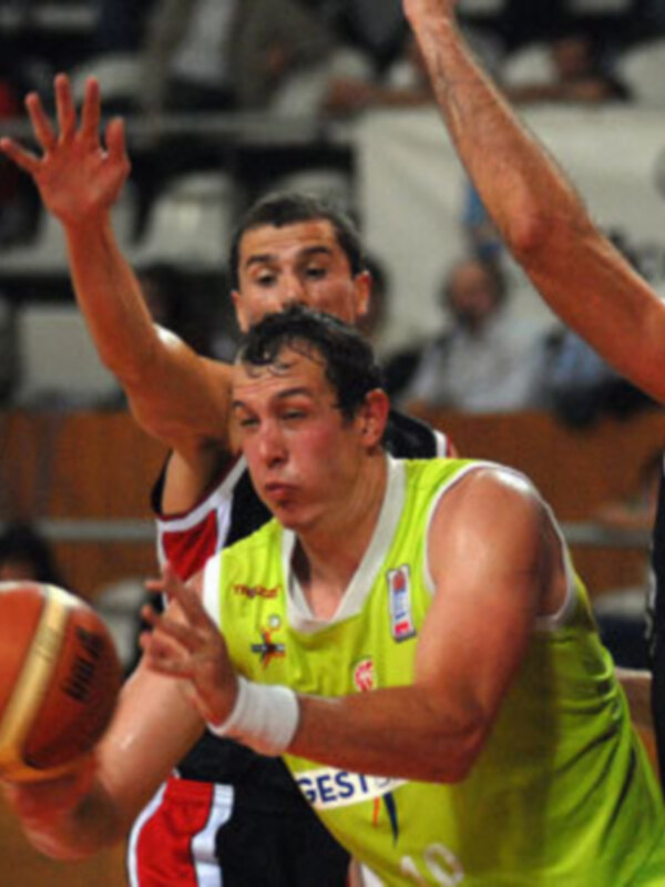 Vigo derrota a Ourense en el anticipo de la 4ª jornada de la Adecco Oro