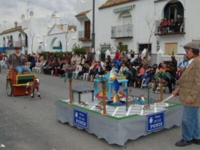 La cabalgata de carnaval puso el punto y final al fin de semana grande de la fiesta (Chipiona)