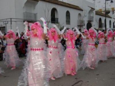 La cabalgata de carnaval puso el punto y final al fin de semana grande de la fiesta (Chipiona)