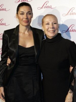 Isabel Pantoja y la Duquesa de Alba en el merecido homenaje a Lina 