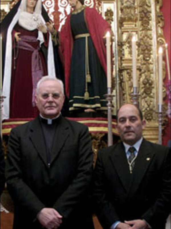 Fray Carlos Amigo ha ofrendado su pectoral a la Santísima Virgen de los Dolores(Chipiona)