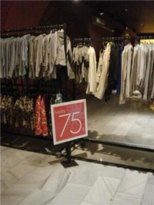 Hoss Intropia da la bienvenida al buen tiempo con su tradicional rastrillo solidario